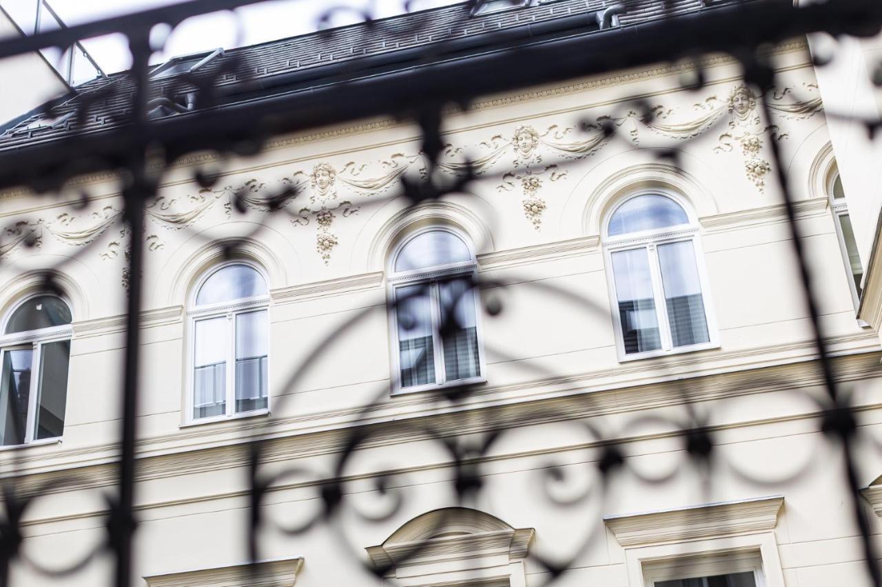 City Center Apartment With Balcony, Budapest